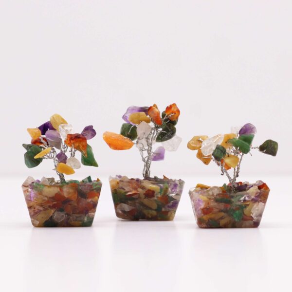 Mini arbre de pierres précieuses sur base d'orgonite - Pierres multiples (15 pierres)