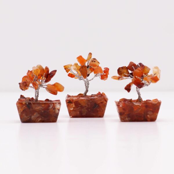 Mini arbre de pierres précieuses sur base d'orgonite - Cornaline (15 pierres)