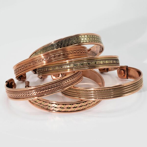 Bracelets avec anneau en cuivre et motif magnétique (assortiments)