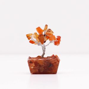 Mini arbre de pierres précieuses sur base d'orgonite - Cornaline (15 pierres)