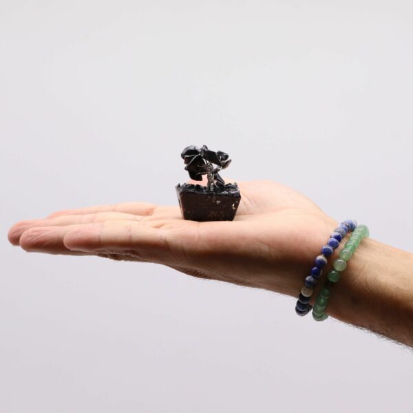 Mini arbre de pierres précieuses sur base d'orgonite - Agate noire (15 pierres)