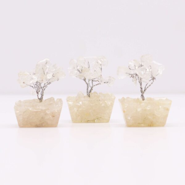 Mini arbre de pierres précieuses sur base d'orgonite - Quartz rocheux (15 pierres)