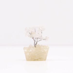 Mini arbre de pierres précieuses sur base d'orgonite - Quartz rocheux (15 pierres)