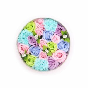 bG9jYWw6Ly9tZWRpYS85Ui8yRS82MFIzMEMxRzZXUjMyRTlSL2ZhMzFlYjZkLmpwZWc.jpg Boîte Ronde de Fleurs de Savon "Douceur de Bébé" - Bleu Pastel