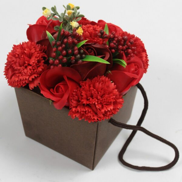 bG9jYWw6Ly9tZWRpYS9IUC9BQy82MFIzMEMxRzZHVjNBQ0hQL2Q0M2E0YmYxLmpwZWc.jpg Bouquet de Fleurs de Savon "Passion" - Roses Rouges & Œillets