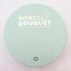 bG9jYWw6Ly9tZWRpYS9TRy82RC82MFIzMEMxRzZSV0s2RFNHLzJjY2I4YjE5LmpwZWc.jpg Boîte Ronde de Fleurs de Savon "Bénédiction de Mariage" - Blanc & Ivoire