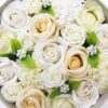 bG9jYWw6Ly9tZWRpYS9TSC82RC82MFIzMEMxRzZSV0s2RFNILzNiMTA5NTYzLmpwZWc.jpg Boîte Ronde de Fleurs de Savon "Bénédiction de Mariage" - Blanc & Ivoire
